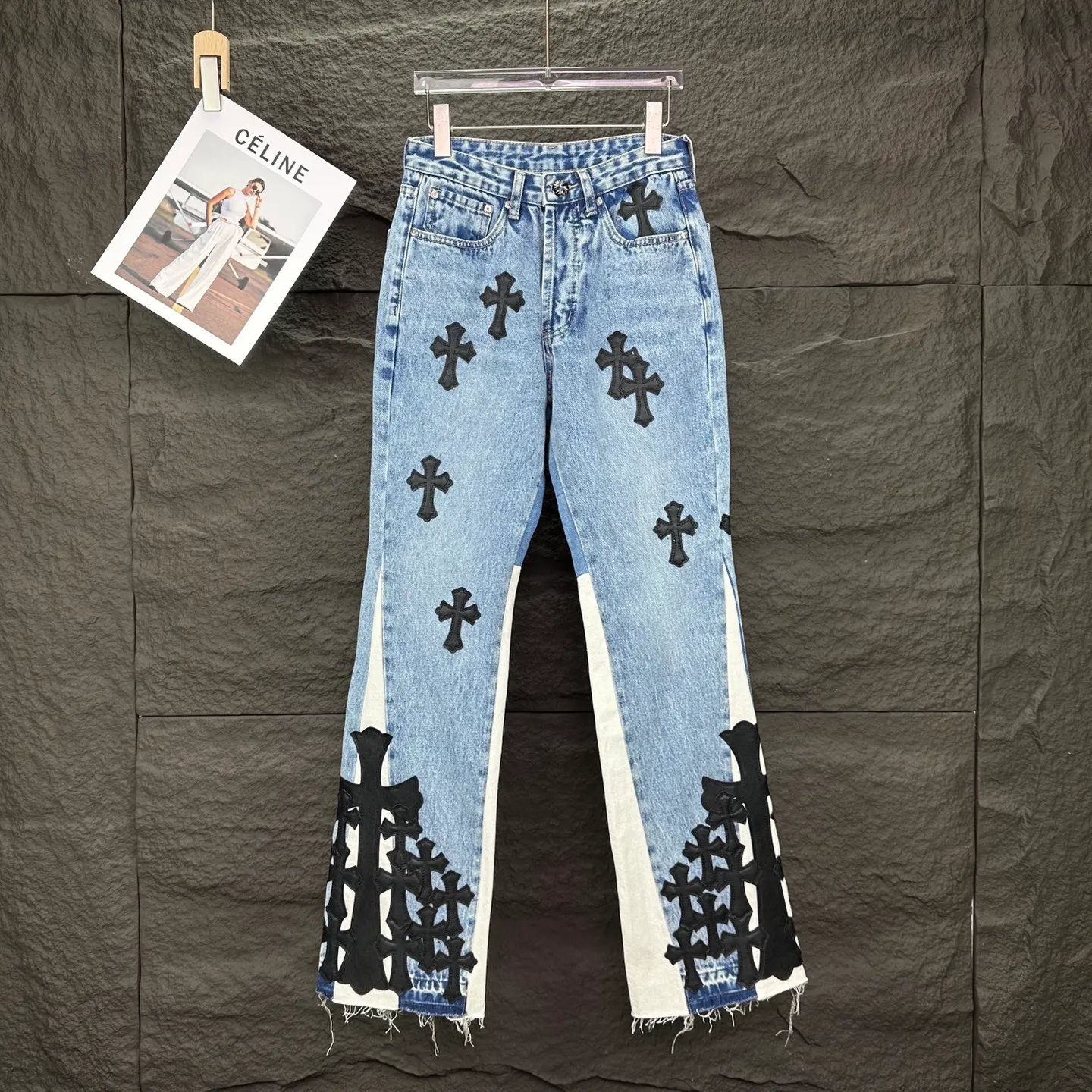 P290 GALLERY DEPT. & Croixin co-branded 2025 new limited-edition black large cross leather couple's bootcut jeans 🔥High version🔥High version🔥 Top ceiling quality Styles with different washed textures are very friendly to people with thin legs and thick legs. The bootcut version is very flattering to the leg shape. Moderate length that never goes out of style, easy and casual to match, basic styling for various styles, a must-have in the wardrobe! The fabric is stiff but also makes the upper body soft without losing texture. The washing process is even more perfect. It is a must-have item for everyone! ! ! Washed wheat, hang tag, pants label, three complete labels, color: blue, size: 28, 30, 32, 34, 36 (five sizes)